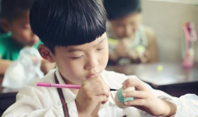 聪明|从小有这4个表现的孩子,多半是假聪明,家长别弄错早点醒悟