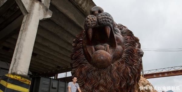 根雕|还记的高速上托运的东方雄狮吗?富豪开价300万被拒,如今怎么样了?