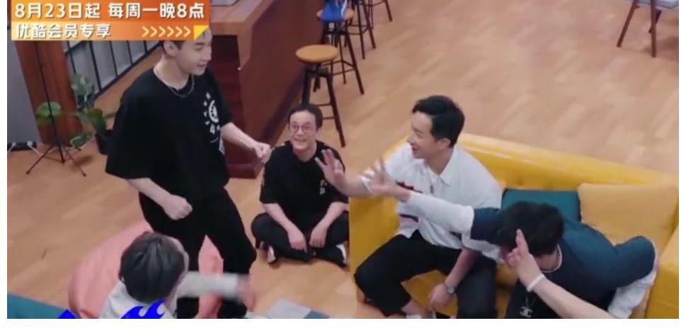 隊(duì)長|《街舞4》隊(duì)長小游戲難度升級(jí)，張藝興面露難色，王一博笑到模糊