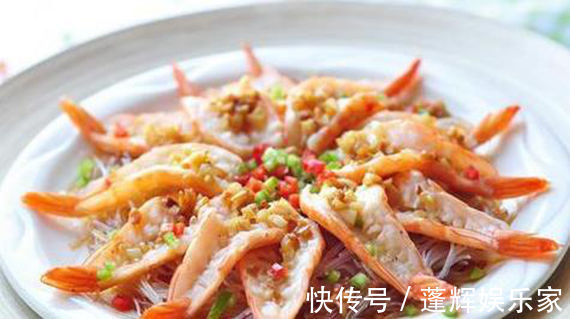 翻炒均匀|美食推荐酥炸小黄花鱼,蒜蓉粉丝蒸虾,干煸花菜,板栗烧排骨