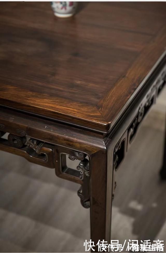 家具|古朴端庄,清红木束腰马蹄腿拐子龙纹,方桌