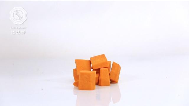 它是“穷人的阿胶”，女人隔三差五吃1碗，色斑没了，皮肤很水润