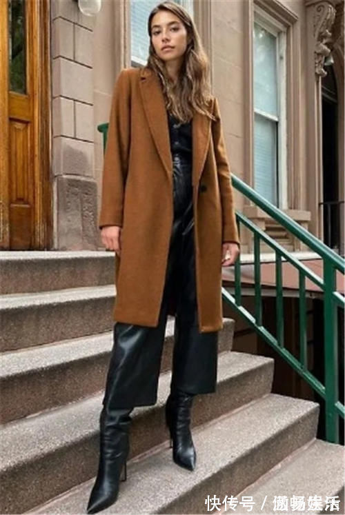 大衣 什么才是中年女人该有的穿搭?大衣+阔腿裤+靴子,优雅时髦又减龄