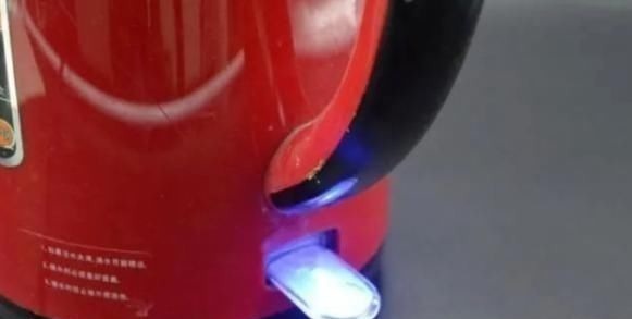 内壁|电热水壶烧水比塑料还毒学会这三招,烧水比矿泉水还要干净