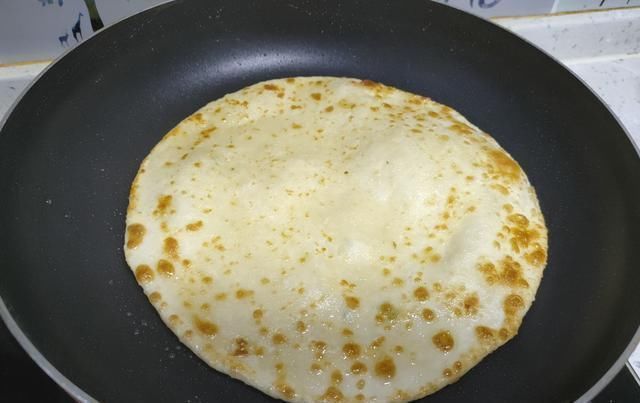 面粉|奶奶用了一辈子的烙饼做法,外焦里软,凉了不硬,比饭店卖的好吃