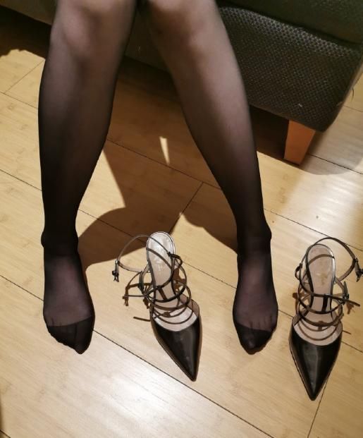 高跟鞋让女人更性感，别为了好看承受这3种伤害，严重的导致不孕