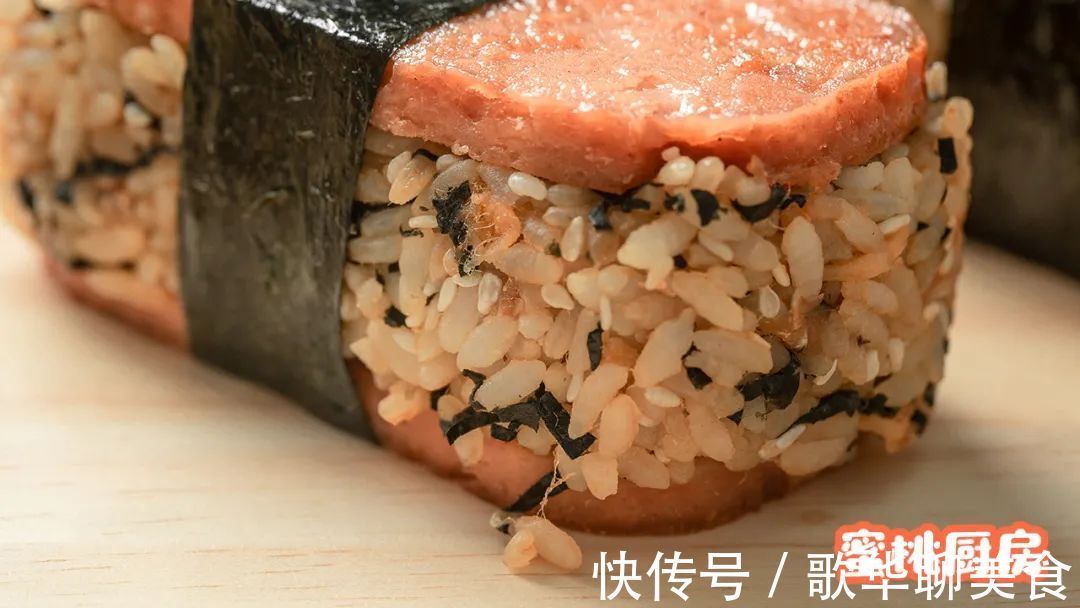 肉松|再也别去超市买午餐肉了！在家做健康又卫生，一拌一蒸就能成！