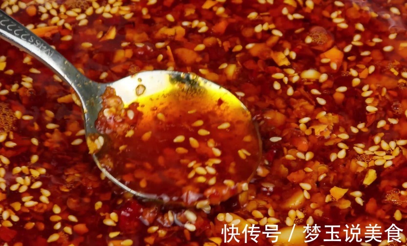 做辣椒油时,直接淋热油是错误的,教你一个做法,辣椒油又香又辣!