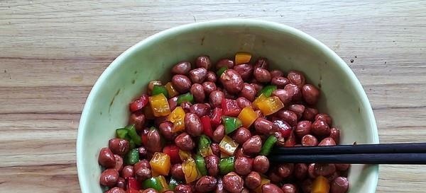 花生米和它一起吃，每天坚持吃，排除黑臭宿便，口臭便秘悄悄没！