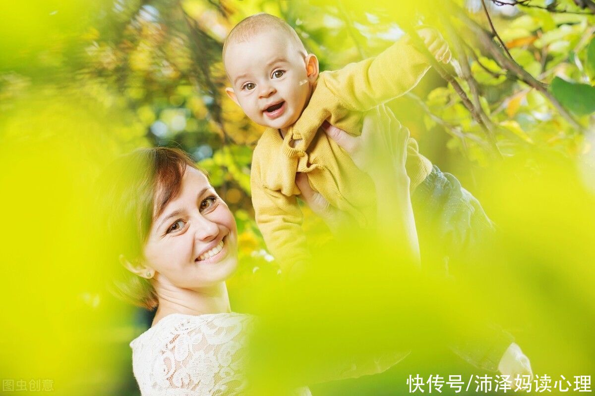 棒棒糖|妈妈夸小朋友的裙子好看，女儿就委屈地哭了