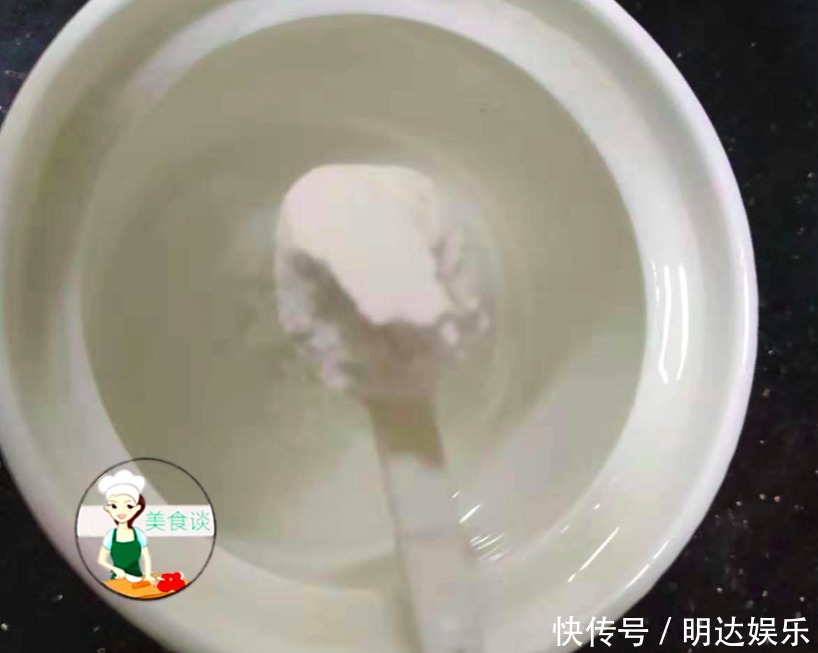 油麦菜别清炒了,学会此做法,清香脆嫩,营养高热量低,简单好吃