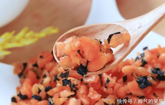 孩子爱吃的紫菜三文鱼,鲜香软嫩又营养,拌饭煲粥的美味之选