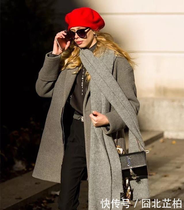 50岁的女人,过年最好少穿“红一套”!试试这3种穿搭,特优雅