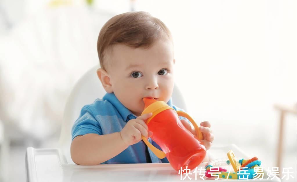 妈妈|新生儿出生后先喝奶还是水 喝错影响发育, 母乳少的妈妈别做错