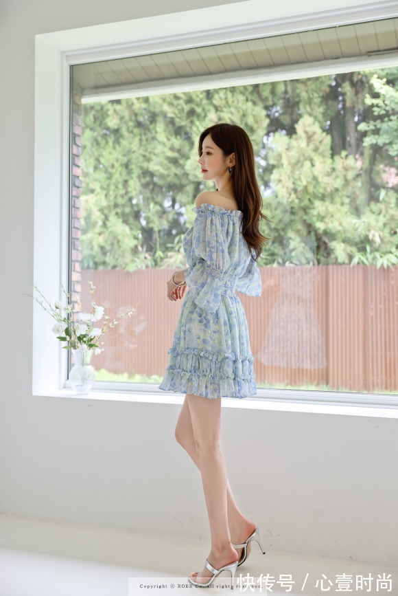 孙允珠|女神孙允珠高清时尚搭配：青蓝秋蕊蜜彩清纯芷兰连衣裙