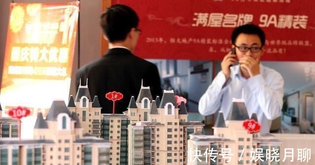房子|开着20多万的机车等红绿灯,偶遇这一幕,好激动
