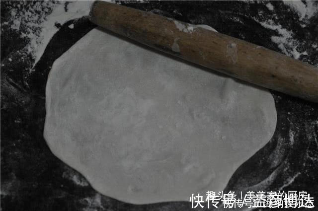 又薄又软的水烙馍,其实很简单,不用煎不用烙,卷菜卷肉都好吃!