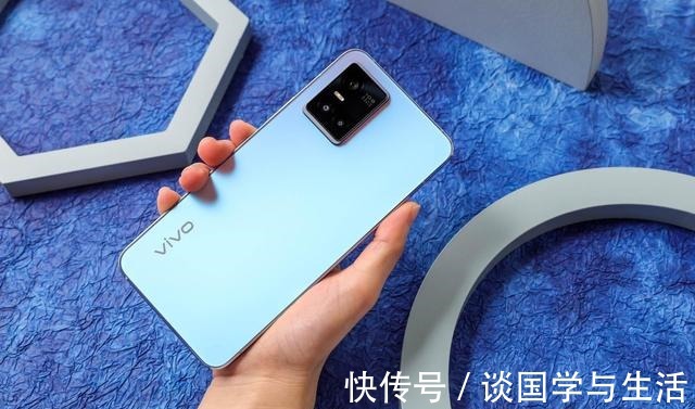 配色|vivo S10 Pro的绮光焕彩配色，确实让我眼前一亮了！