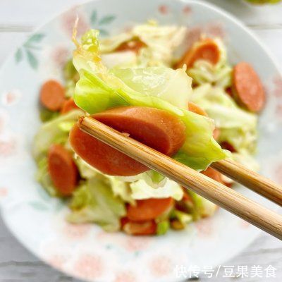 包菜|快手简单，美味下饭的火腿炒包菜，一学就会