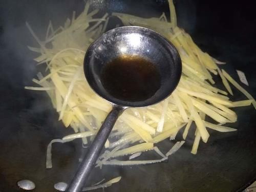  提味|炒土豆丝时，别只知道放醋，多加1位，更提味口感好