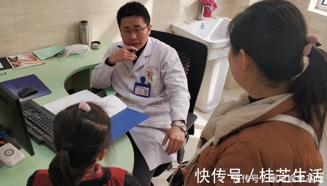 孩子|4岁女儿被鱼刺卡喉,家长用机智救了娃,医生:优秀的父母