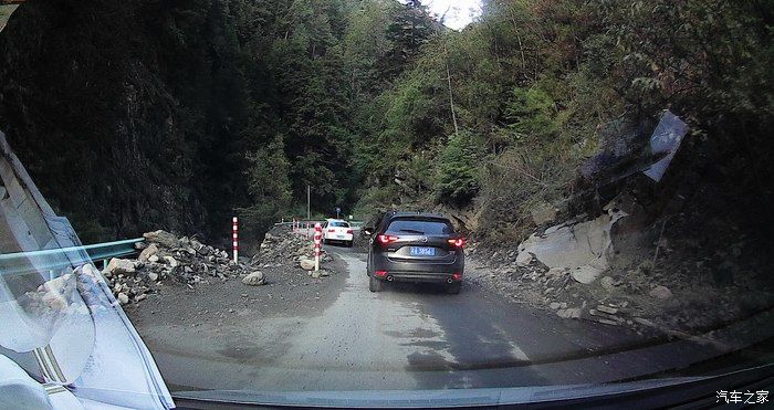 中年|单车单人从北京出发去川西看雪山之六雅拉神山下的藏寨