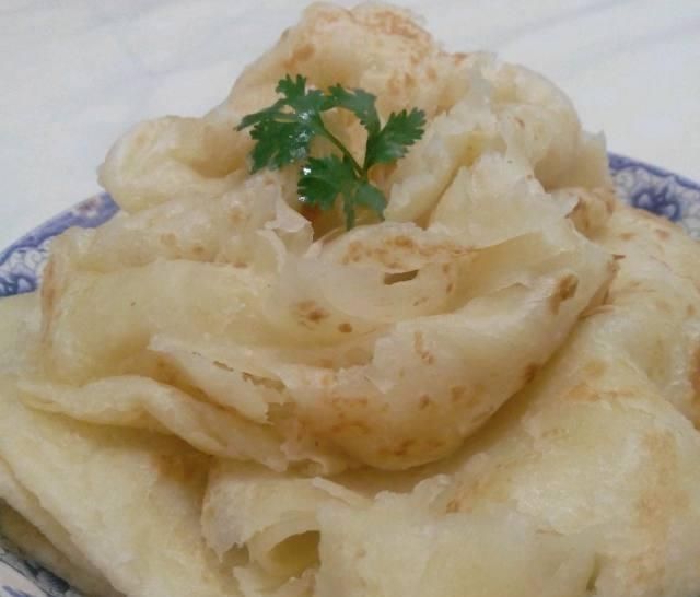 烫面饼新做法,开水一烫,筷子一搅,柔软劲道,吃了还想吃