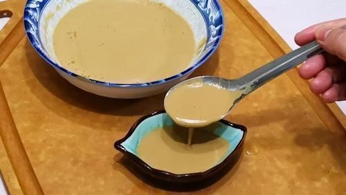 调芝麻酱时,千万别直接加水调,大厨教你正确做法,口感香浓顺滑