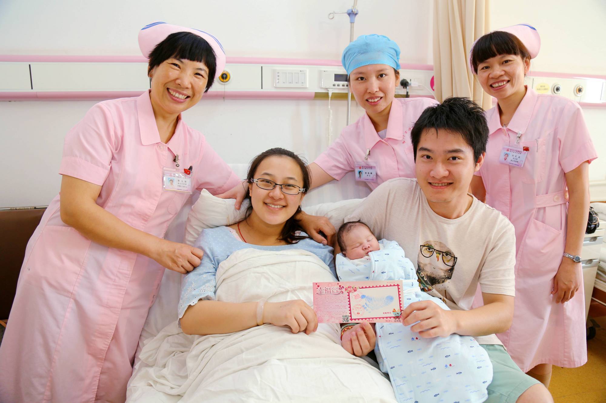 爸爸|爸爸姓左，妈妈姓右，娃出生后婆婆给娃起的名字，令全家人称赞！