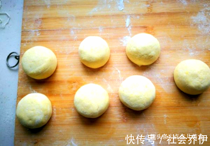 小碗|玉米面搭配各种时蔬，做出既有颜值营养又均衡玉米小碗，口感超棒