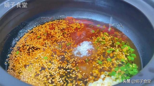 猪肉饺子好吃有窍门,调馅多加这一步,比饺子馆的好吃,又鲜又香