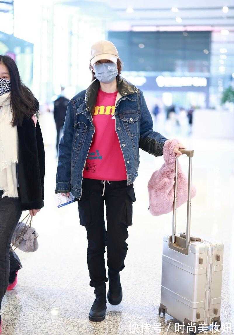 外套 马伊琍衣品越来越好,穿牛仔外套配工装裤,洋气减龄又时髦