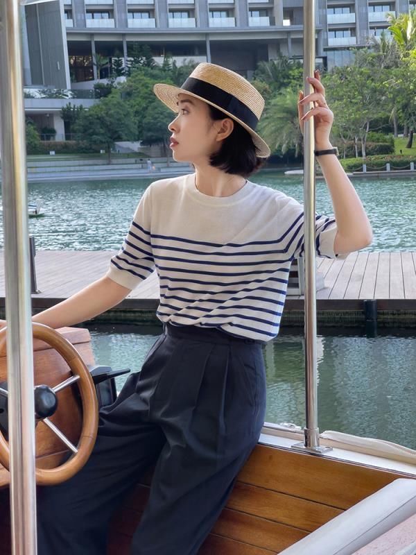 搭配|30岁到40岁怎么穿才减龄洋气？条纹衫搭配牛仔裤简约大气，超好看