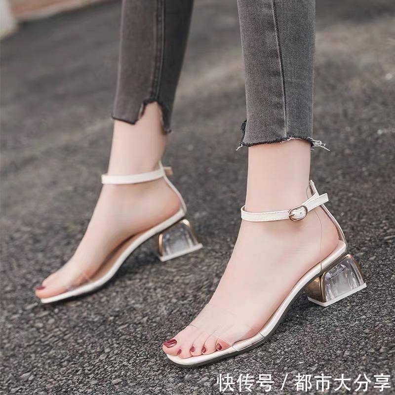 一字扣 鞋控必备单品,6双优雅气质凉鞋随便挑,解决你的选择恐惧症