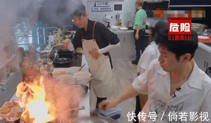 龚俊都|《中餐厅5》黄晓明差点把厨房烧了,周也跟龚俊都被他吓坏了!