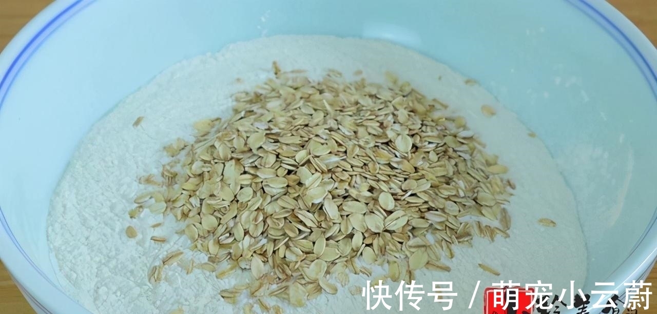 用燕麦片来发面,操作实在太简单了,好看又好吃,出锅家人都爱吃