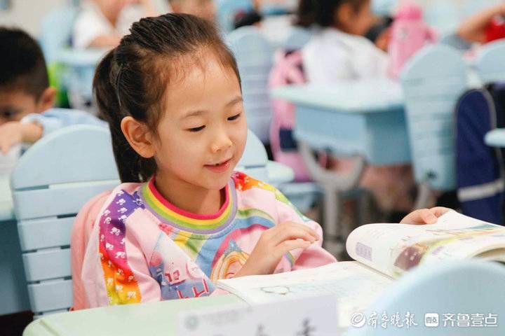 入学|开学啦！山东省实验小学一年级“小萌新”雨中入学