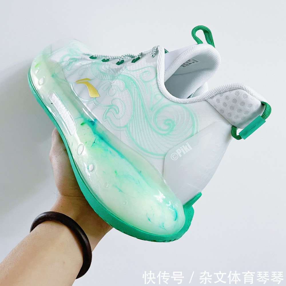 阿迪 东方力量闪耀全明星!老詹换了三双鞋,阿迪太惨,UA是最大赢家?