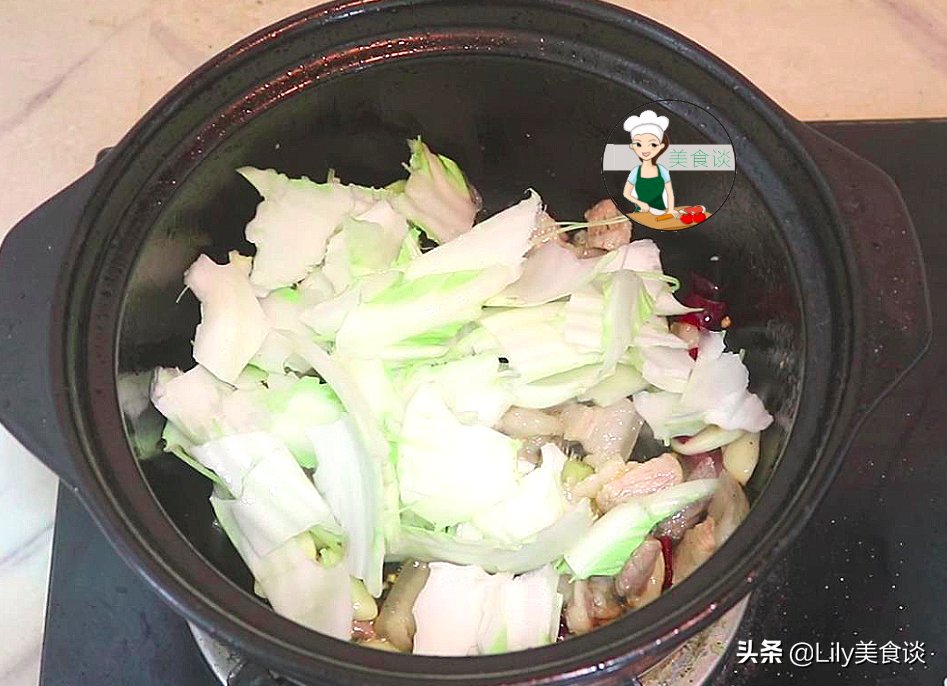 白菜炖粉条时，牢记好3个诀窍，鲜香又入味，每次炖一锅不够吃