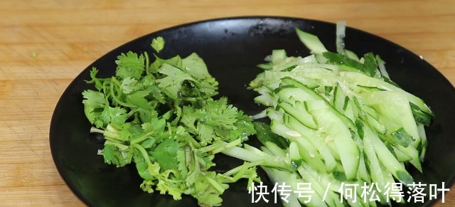 面条新吃法，吃了这么多年面条，才知道这种做法好吃，看着都香！