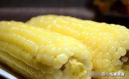 玉米要怎么煮才好吃？大厨教你这3招，保证玉米软糯又香甜！