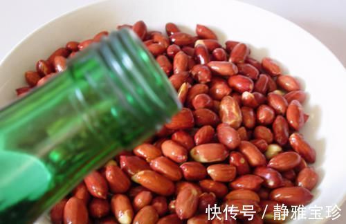 白酒|炸花生米，牢记“一泡二凉三滴酒”，花生米焦香酥脆，好吃不返潮
