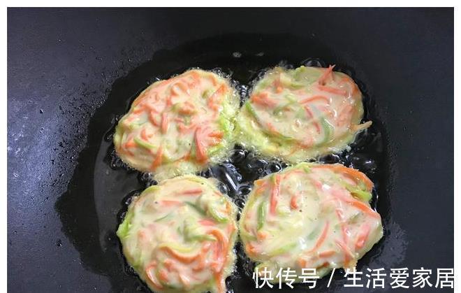 早餐饼|早餐饼最简单的做法,不用揉面,筷子一搅,10分钟解决全家人早