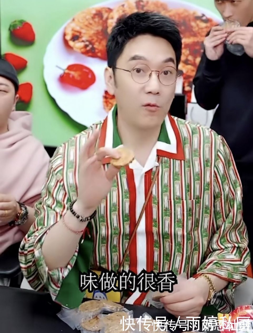 李佳琦|一个90后女生“轻断食”零食清单，走红朋友圈，每款都低卡轻热量