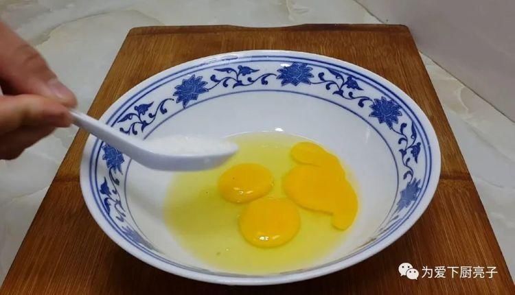 我家油条从来不发面,切一切锅里一炸,松软又香甜,越嚼越舒服