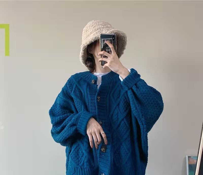 “开衫”怎么穿才好看？学时髦女人这样穿，洋气减龄，谁穿谁好看