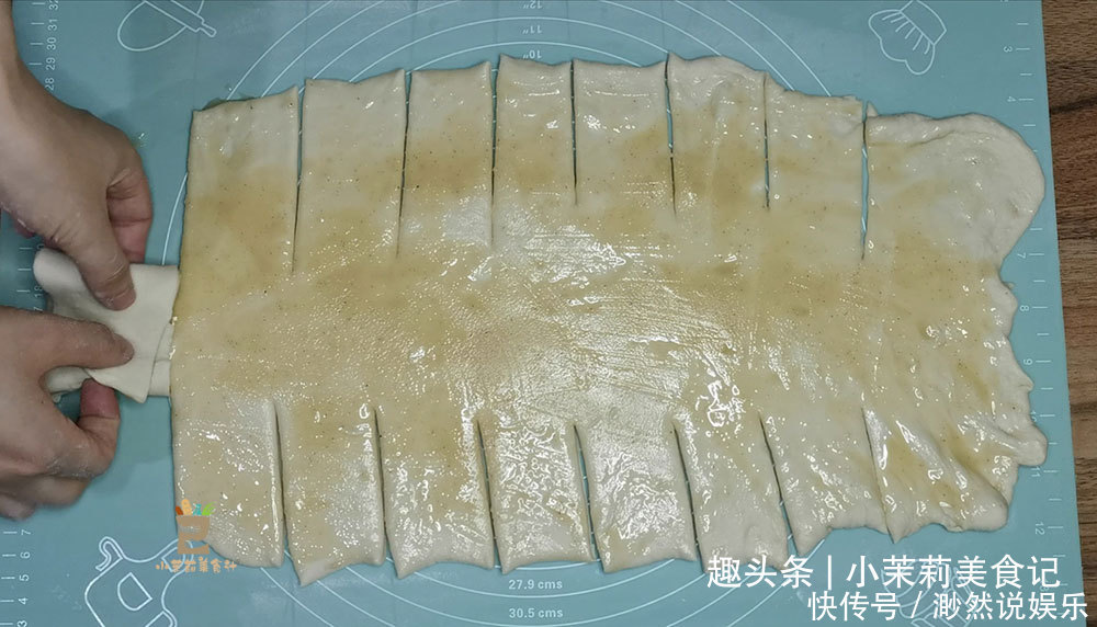千层饼|烙饼时,有人烫面有人抹油,面点师教你4个技巧,暄软好吃层次多