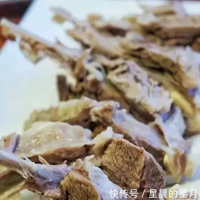 新疆人|新疆美食|看了羊肉的100种吃法,我的眼泪从嘴角流了出来