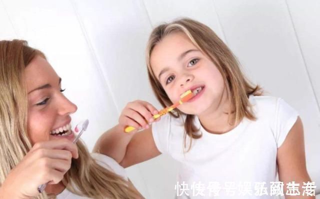 洁白|想要宝宝牙齿洁白,这3点家长要做好,帮娃告别“小黑牙”