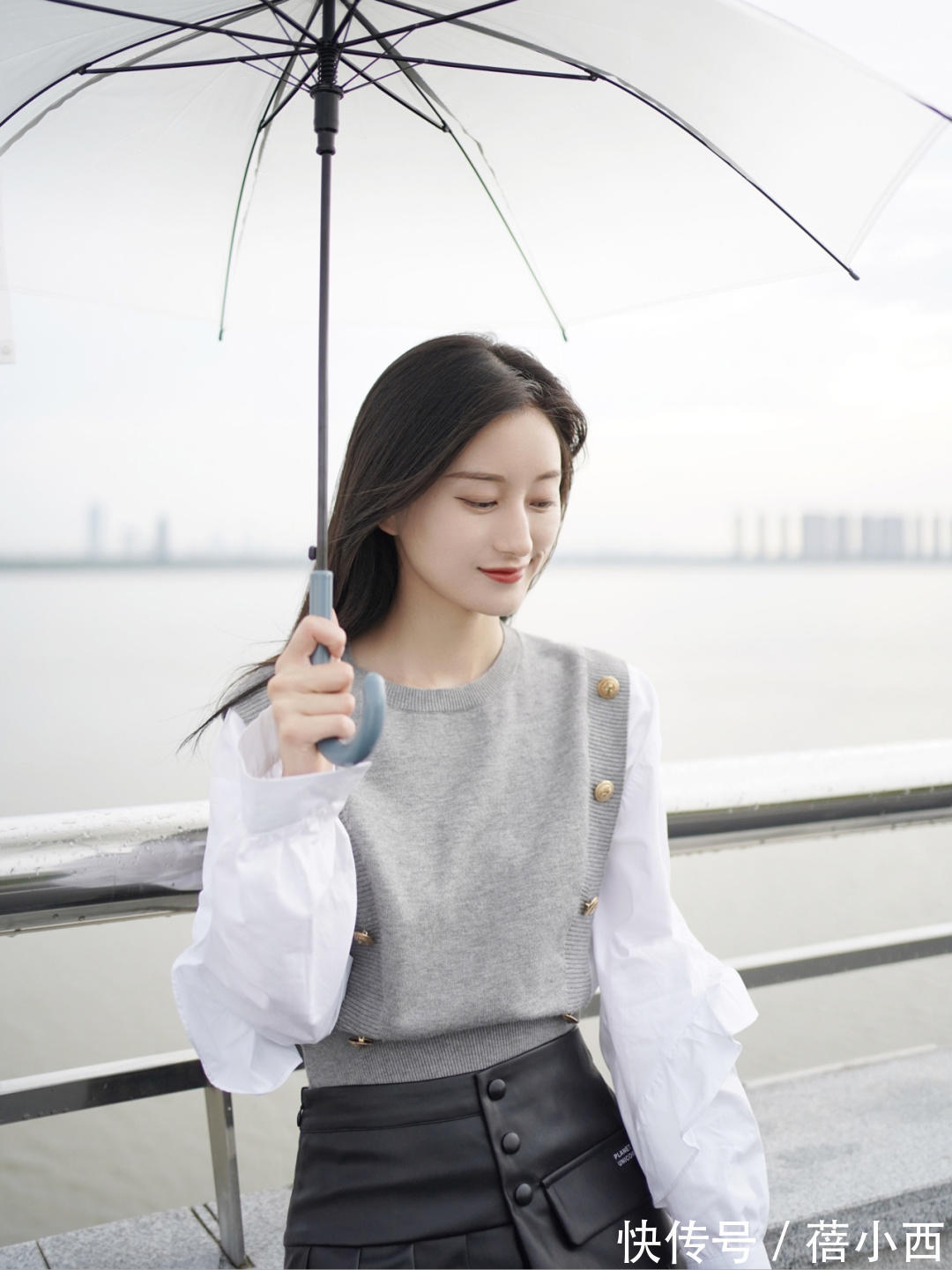 小蛮腰|告别沉闷!秋天穿搭该有新突破,来学这位博主穿搭示范chic又高级